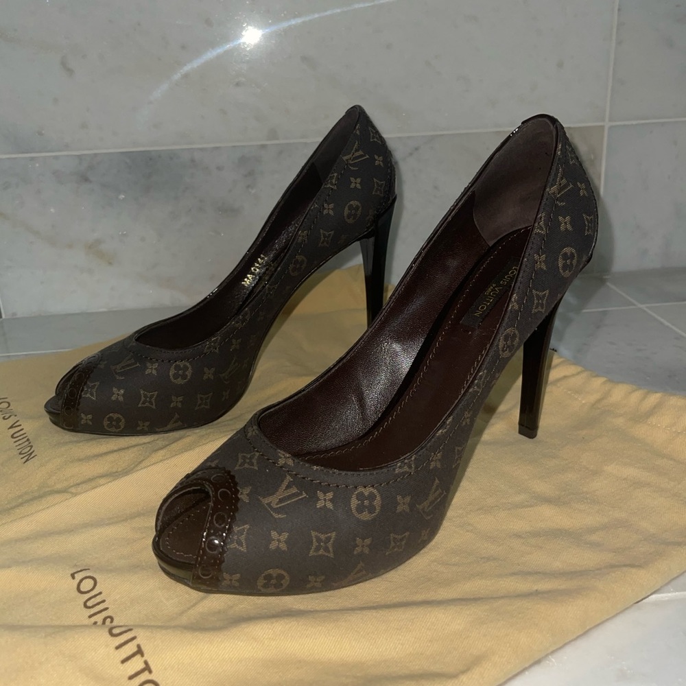 Louis Vuitton Monogram Idylle Romance Pump